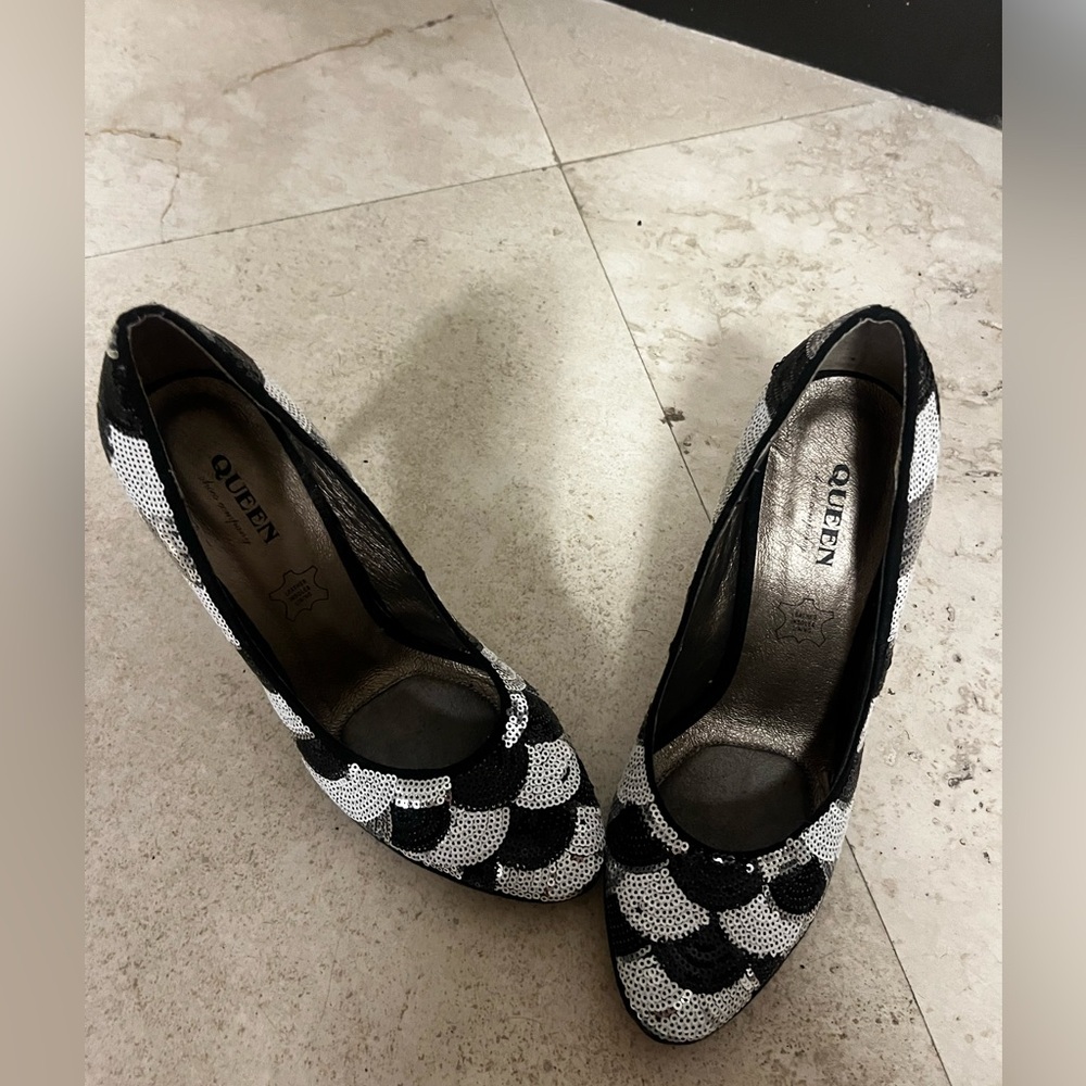 Que Black and White Sequin Women's Shoes